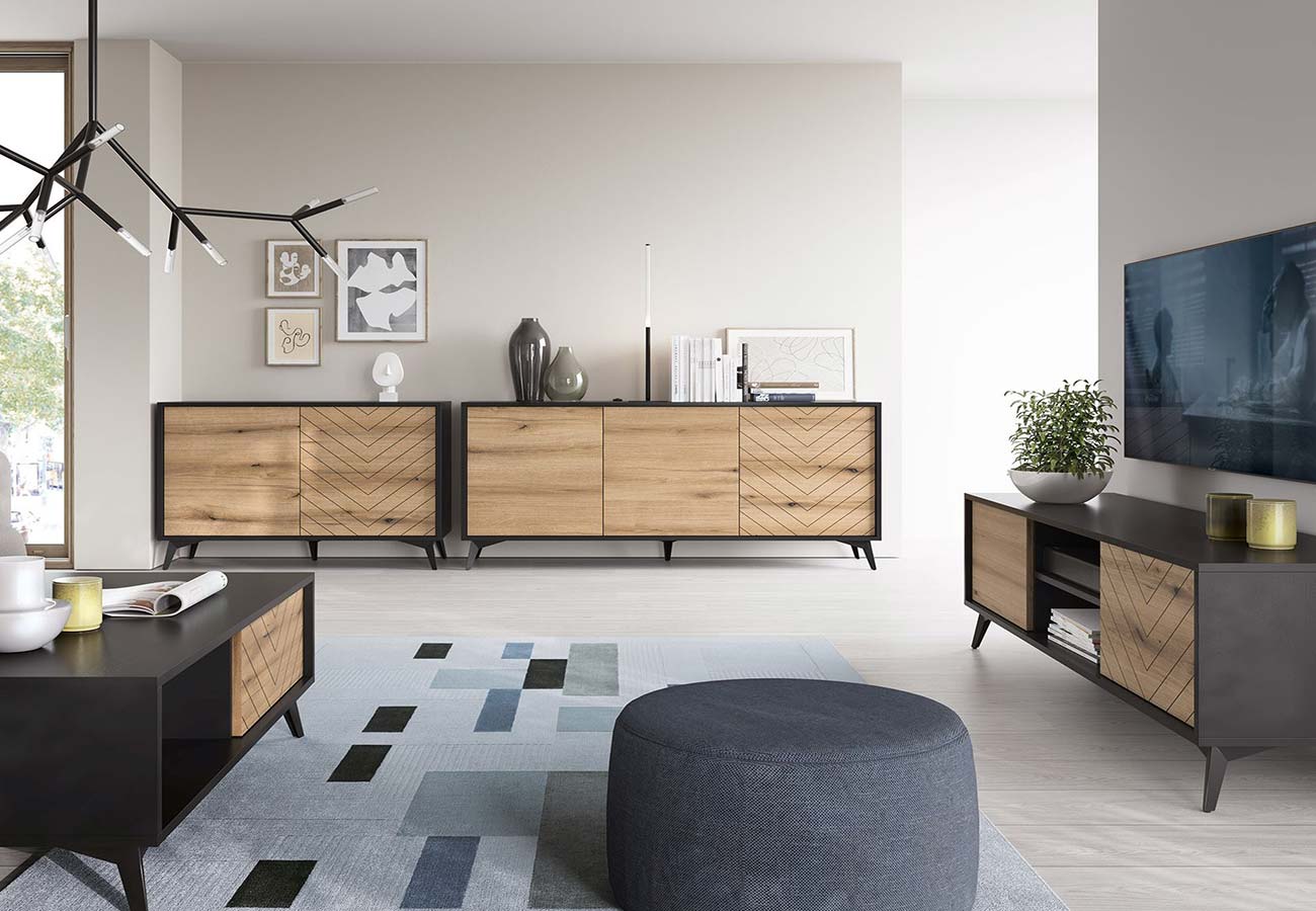 Mustan ja puun väriset huonekalut 