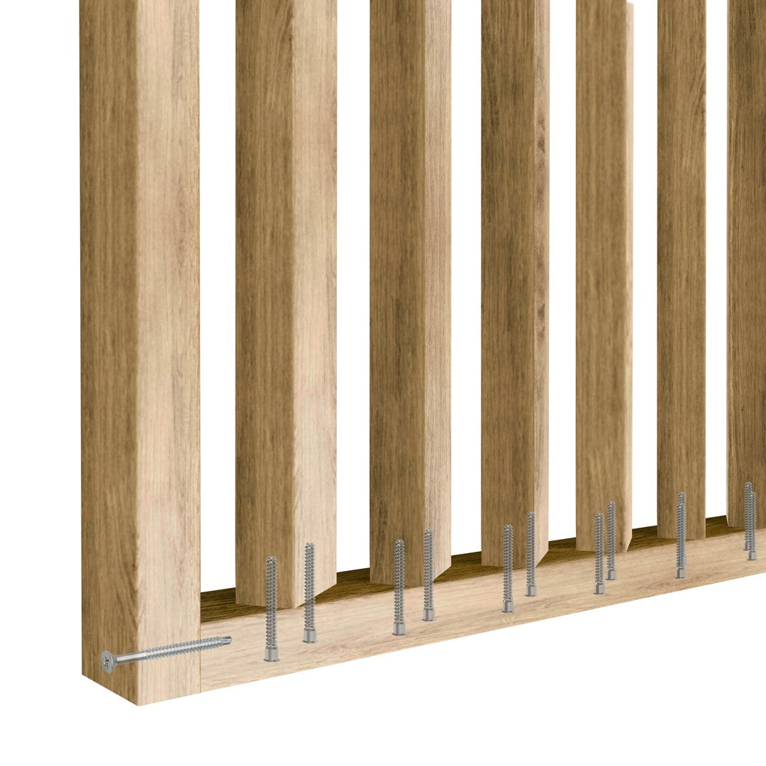 Pystyasentoinen 30x60 mm MDF-rimoista koostuva väliseinäelementti, sävy natural oak, dynaaminen vinoasennus ja 3 cm rimojen väli.