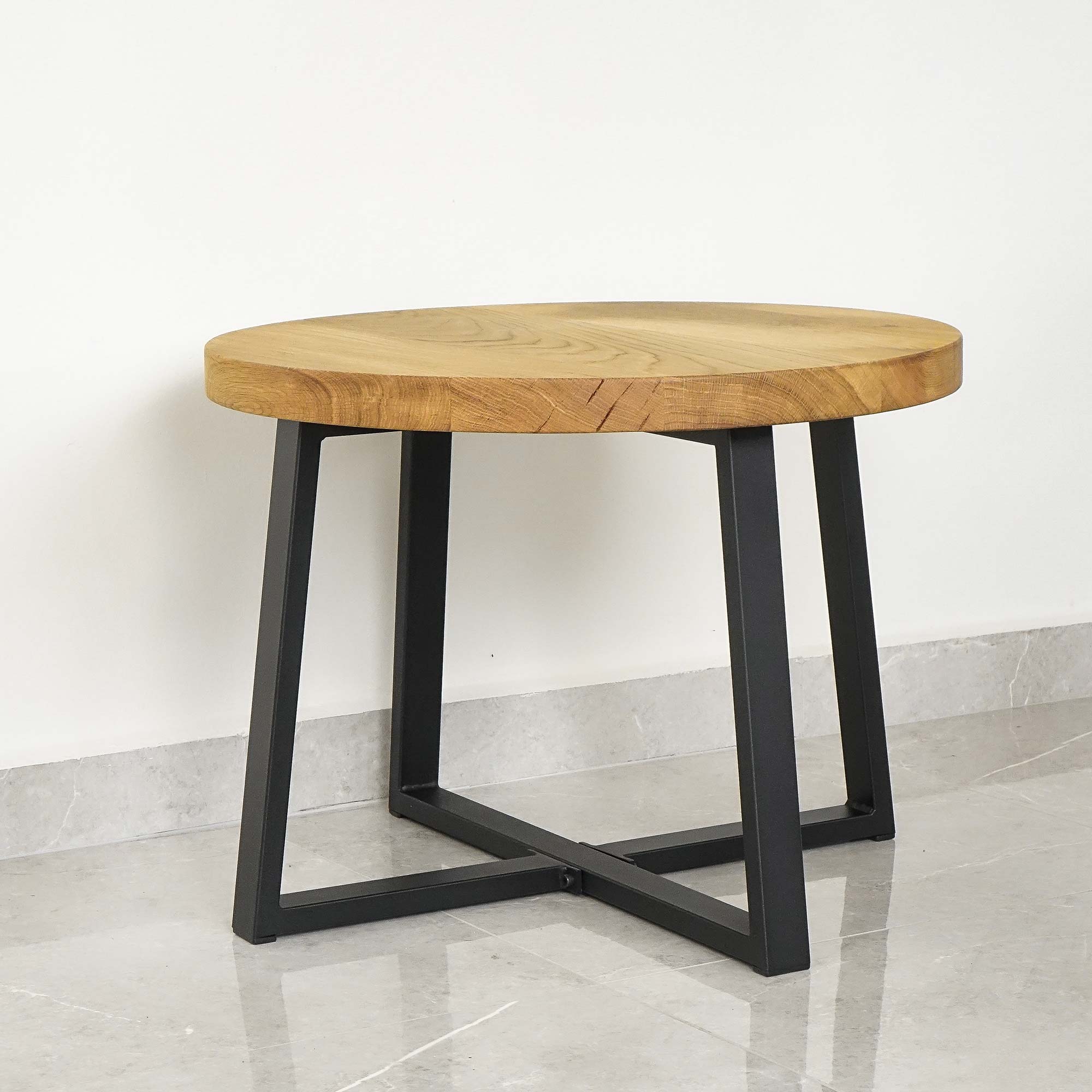 Metallijalka sohvapöydälle