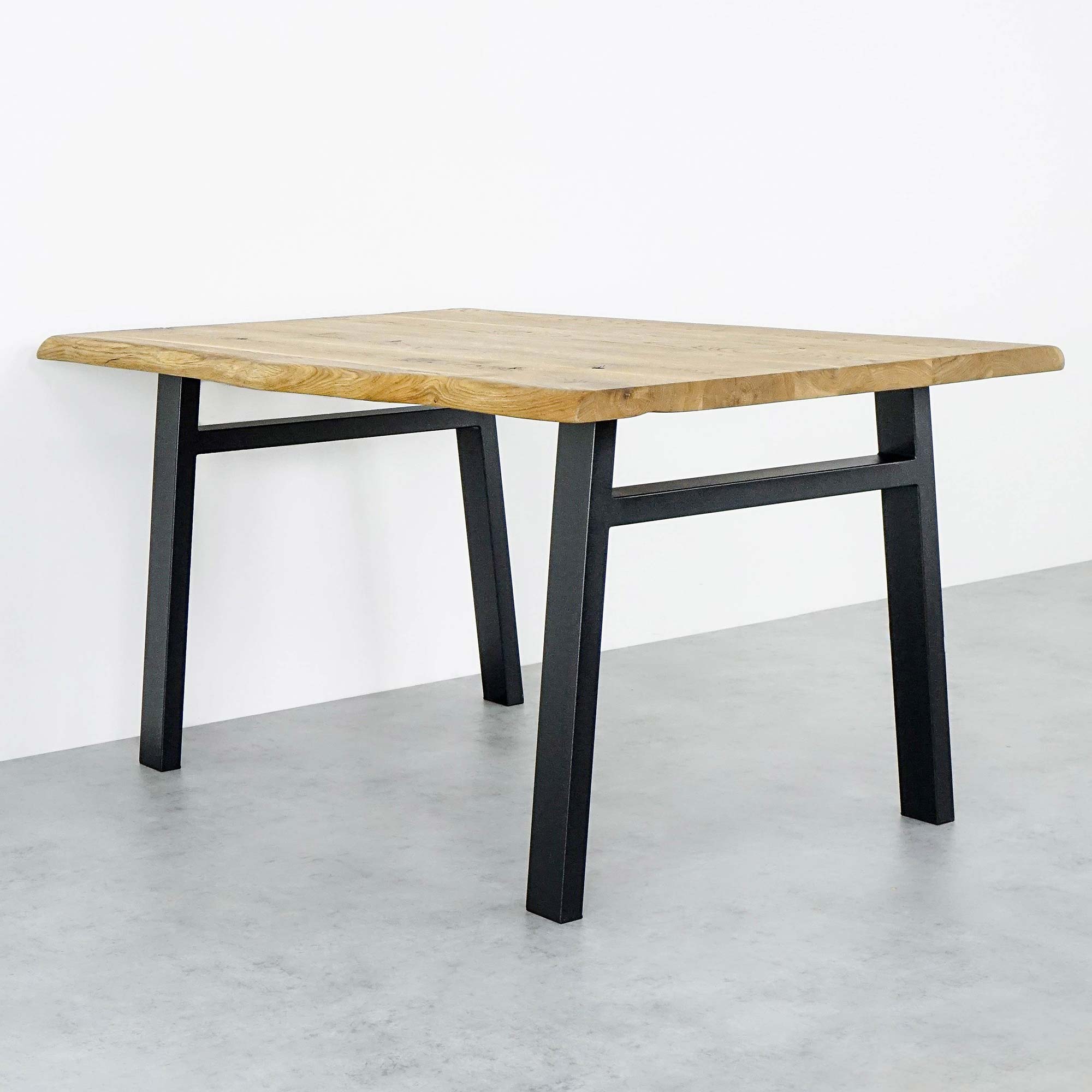 Metallinen pöydänjalka H mallinen musta teräsjalka