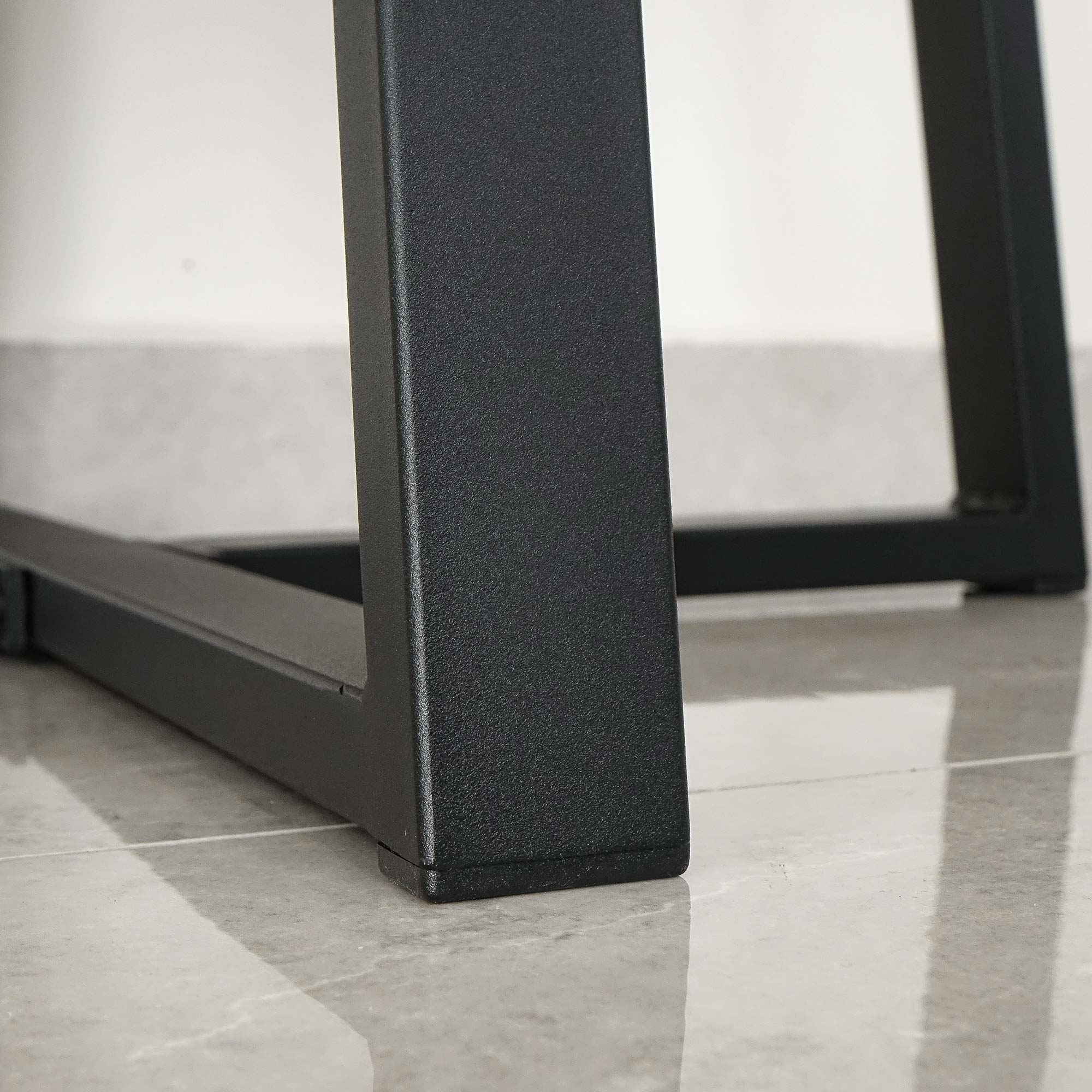 Metallinen teräsjalka sohvapöydälle