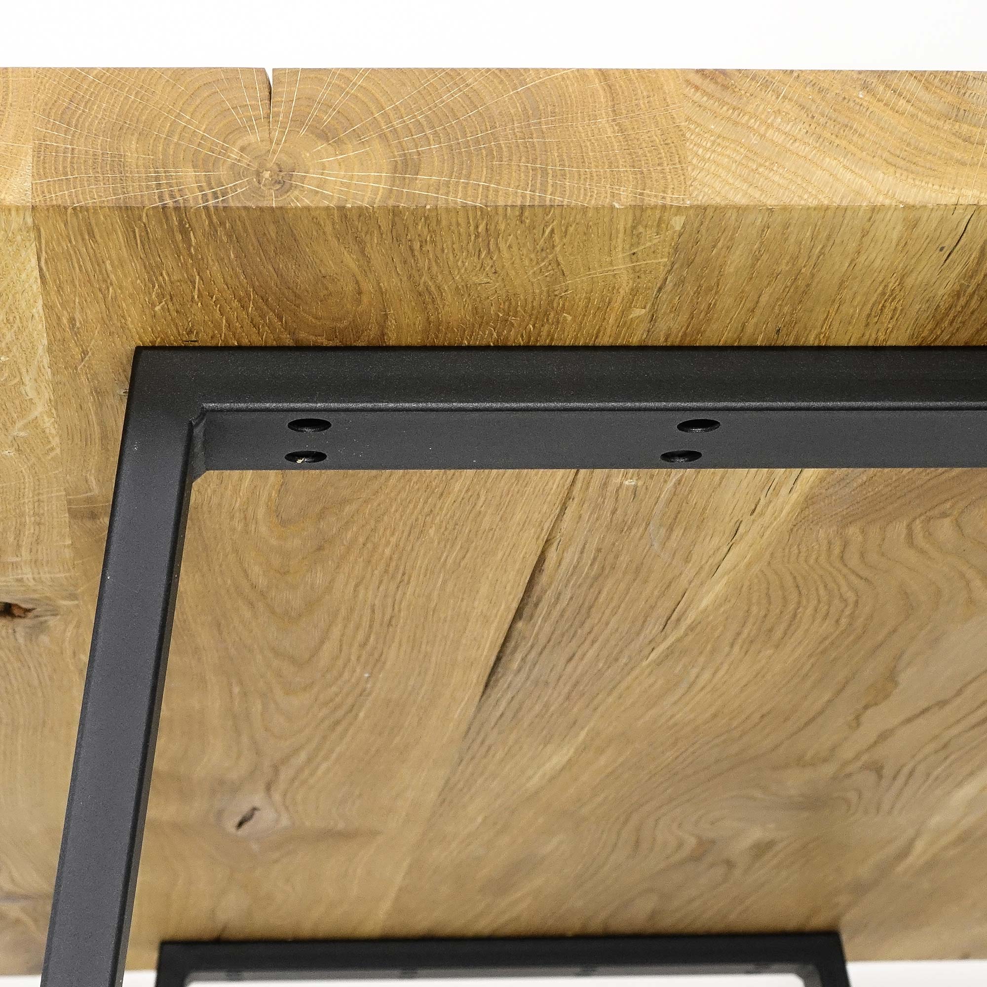 Pöydänjalkojen kinnitys pöytälevyyn