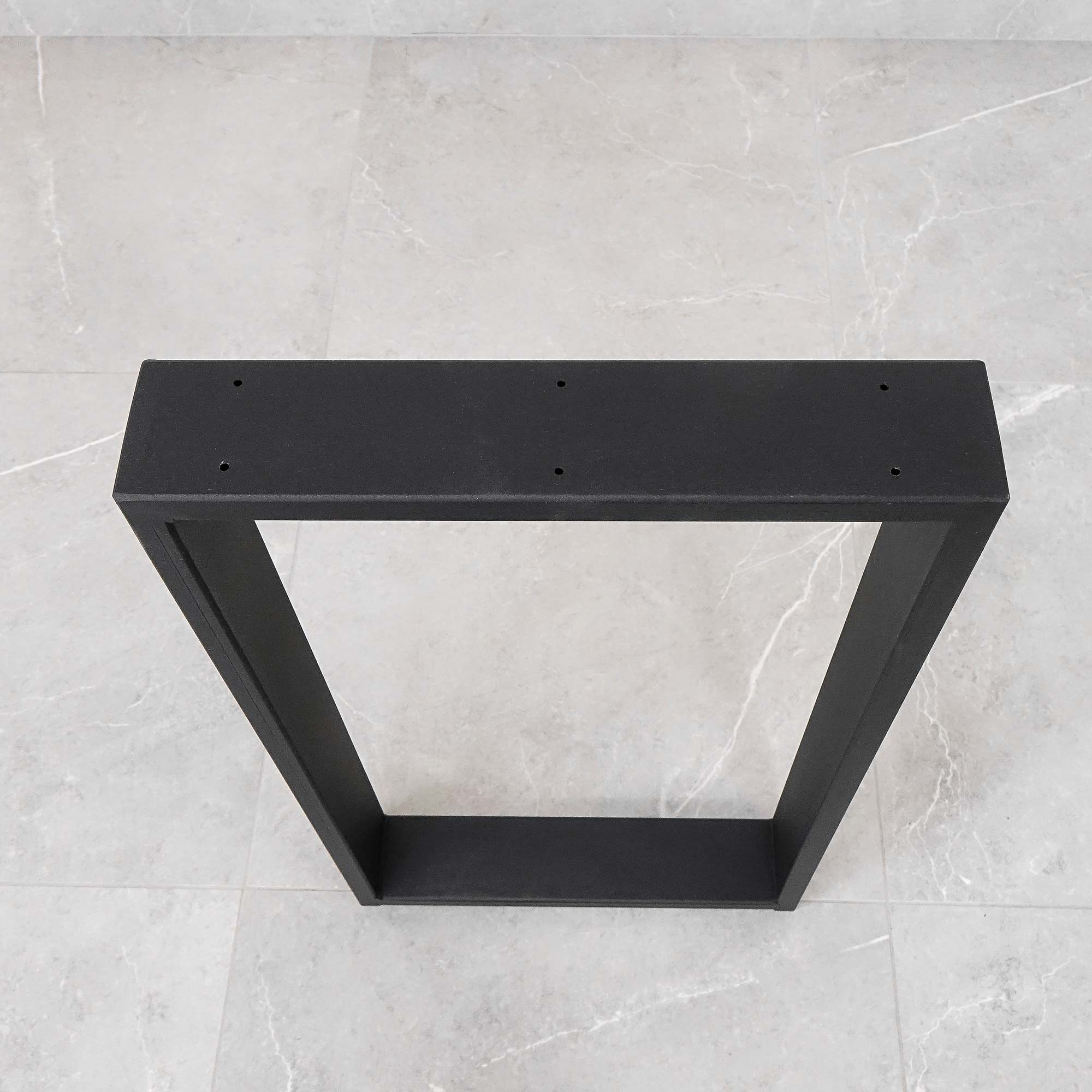 Sivupöydänjalkojen kiinnityys metallijalat