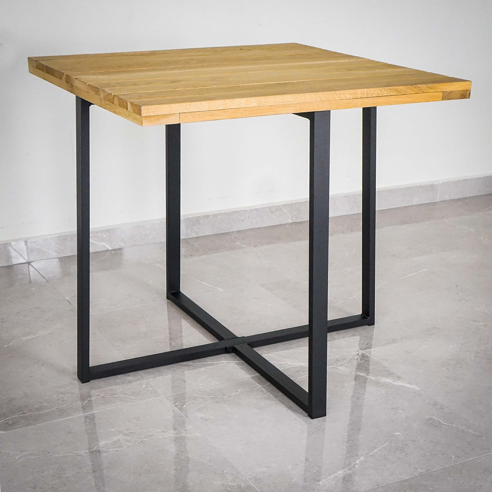 Tee se itse keittiönpöytä metallijaloilla