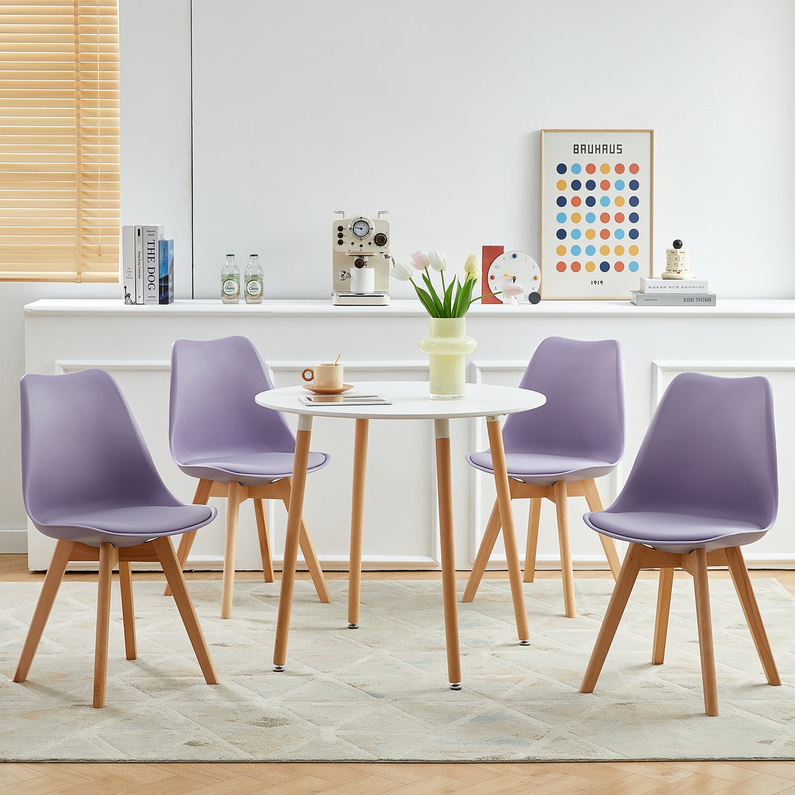 Violetit tuolit keittiöön