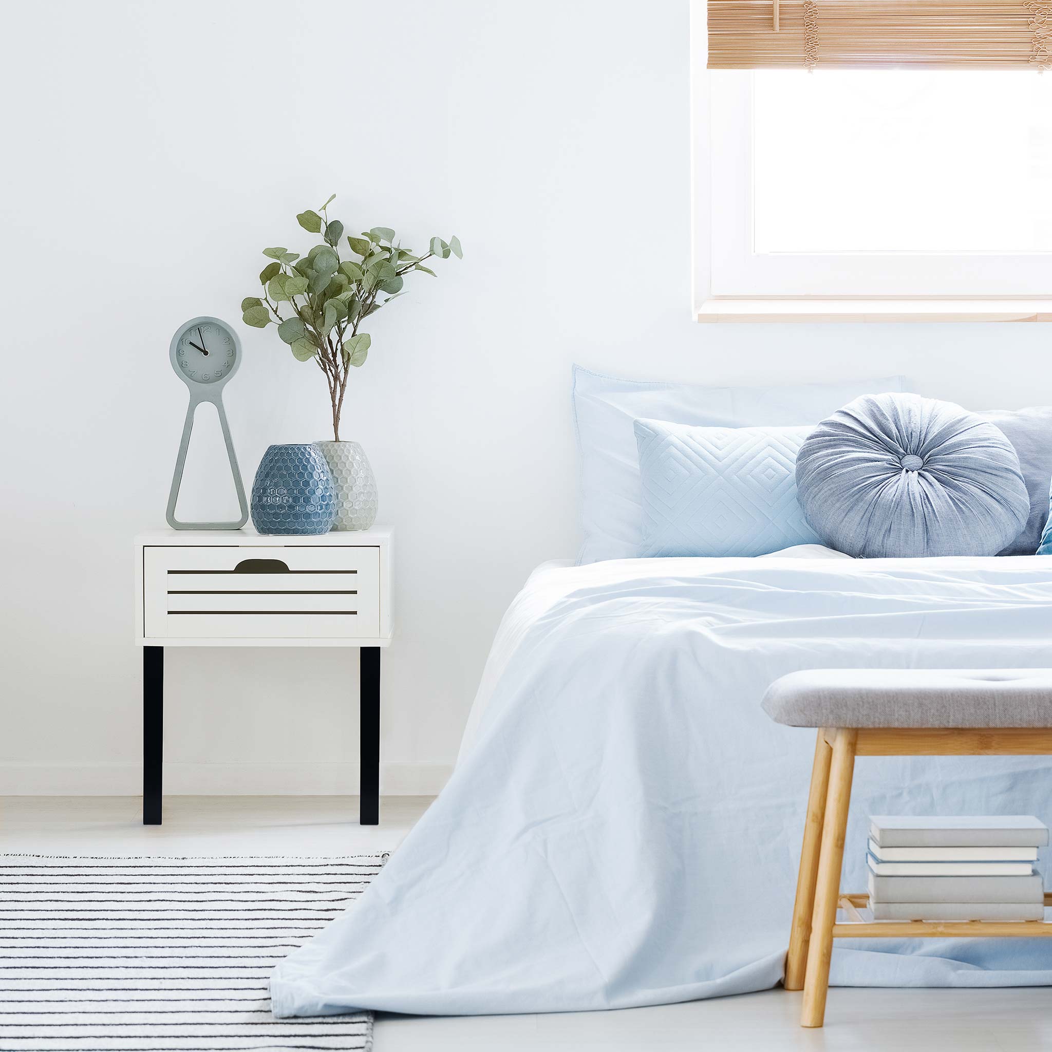 Pöydänjalka metallinen yöpöytä