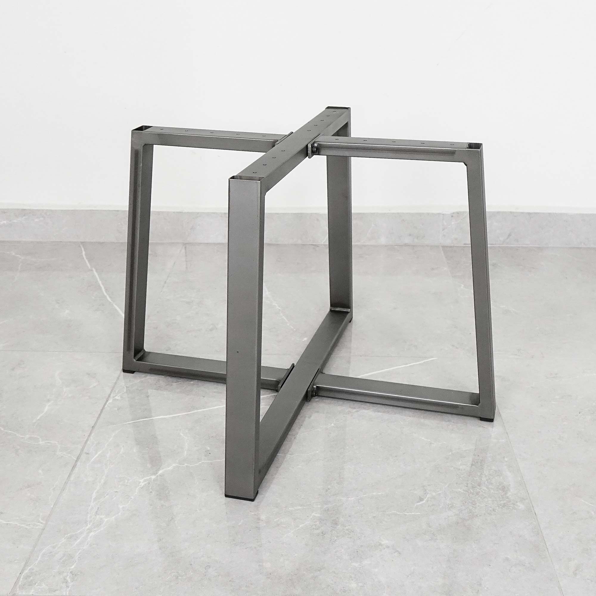 Teollinen sisustus metallinen pöydänjalka